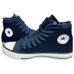 Double Tongue Converse
Box40
